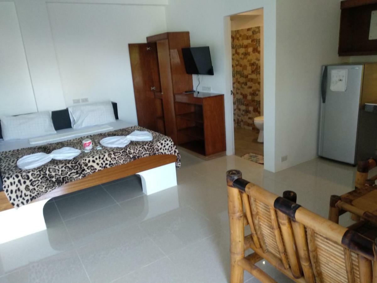 Jalyn'S Resort Sabang Puerto Galera Buitenkant foto